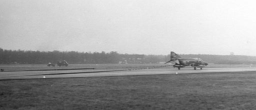 1975-10 F4 pakt barrier Bac13-.jpg